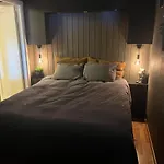 Basement With Private Entrance And Parking Appartement