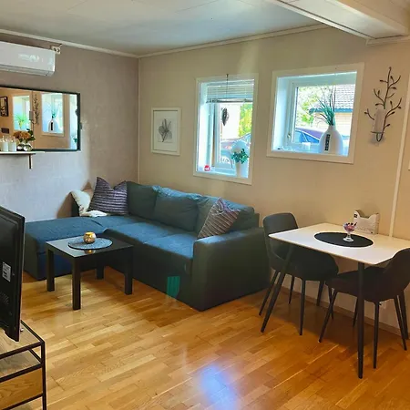 Apartamento Basement With Private Entrance And Parking Kristiansund