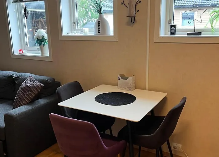 Appartement Basement With Private Entrance And Parking *